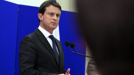 Le ministre de l'Int&eacute;rieur, Manuel Valls, lors d'une conf&eacute;rence de presse &agrave; Ajaccio (Corse-du-Sud), le 15 novembre 2012. (PASCAL POCHARD-CASABIANCA / AFP)