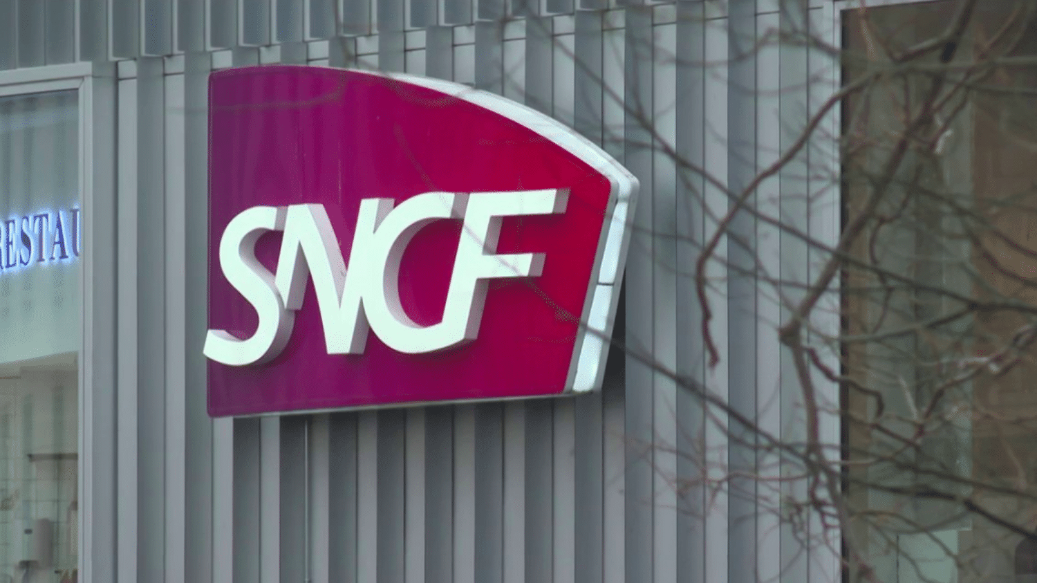 Grève à la SNCF :face aux usagers bloqués, la SNCF promet un