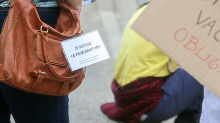 Une manifestante lors d'une marche contre le pass sanitaire, à Valence (Drôme), vendredi 3 septembre 2021.&nbsp; (NICOLAS GUYONNET / HANS LUCAS / AFP)