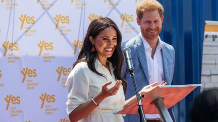 Meghan Markle et le prince Harry lors d'un déplacement du couple à Johannesbourg (Afrique du Sud), le 2 octobre 2019.&nbsp; (MICHELE SPATARI / AFP)