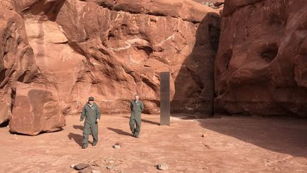 Le mystérieux monolithe de métal&nbsp;au fond d'un canyon du désert de l'Utah. (UTAH DEPARTMENT OF PUBLIC SAFETY HANDOUT / MAXPPP)