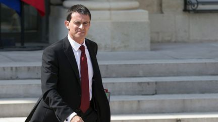 Le Premier ministre Manuel Valls quitte le Palais de l'Elys&eacute;e apr&egrave;s une r&eacute;union.&nbsp;le 30 juillet 2014 &agrave; Paris. (KENZO TRIBOUILLARD / AFP)