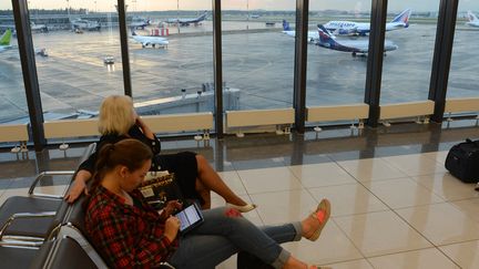 Dans la zone de transit o&ugrave; se trouverait Edward Snowden, &agrave; l'a&eacute;roport de&nbsp;Moscou, le 26 juin 2013. (KIRILL KUDRYAVTSEV / AFP)