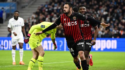 Le Niçois Gaëtan Laborde célèbre son but contre l'Olympique de Marseille, dimanche 5 février, pour le compte de la 22e journée de Ligue 1. (CHRISTOPHE SIMON / AFP)