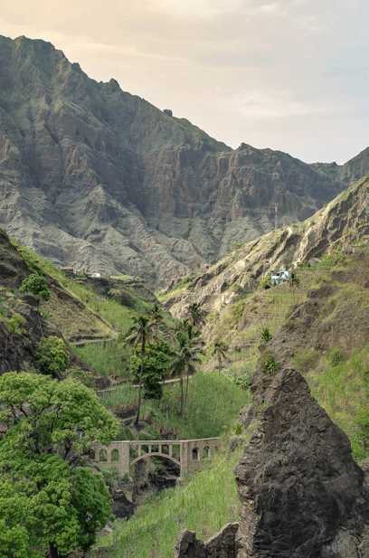 L'aqueduc de la vallée de Caibros, à Santo Antao. (Olivier TOURON / GEO)