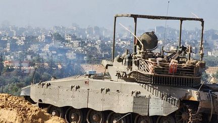 Un char israélien à proximité de l'hôpital Al-Shifa, à Gaza, le 15 novembre 2023. (- / ISRAELI DEFENCE FORCES)