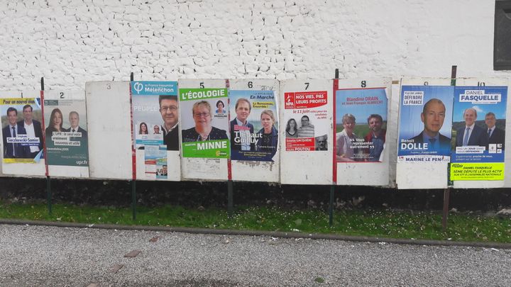 Dix candidats dans cette 4e circonscription du Pas-de-Calais où l’on s’attend à une possible triangulaire En Marche !/LR/FN. (MATHILDE LEMAIRE / RADIO FRANCE)