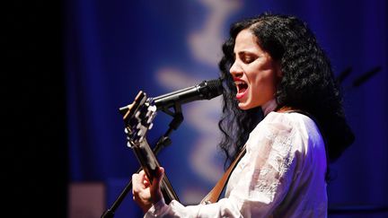 Emel Mathlouthi sera en concert ce mardi soir à la Gaîté lyrique, à Paris. (JENS KALAENE / DPA)