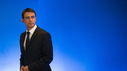 Manuel Valls visite un centre de la Caisse d'allocations familiales à Mantes-La-Jolie (Yvelines), le 14 avril 2016. (MARTIN BUREAU / AFP)