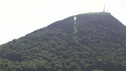 Tour de France 2023 : les coureurs ont grimpé le mythique Puy-de-Dôme après 35 ans d’absence (France 2)