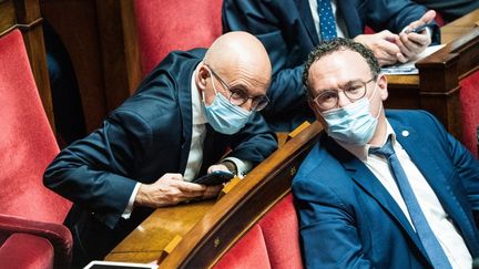 Les députés LR Damien Abad et Eric Ciotti à l'Assemblée nationale, le 24 novembre 2020. (AMAURY CORNU / HANS LUCAS)