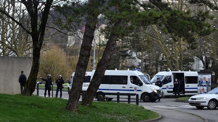 La police intervient après des tirs dans le quartier de Planoise, à Besançon (Doubs), le 11 mars 2020. (MAXPPP)