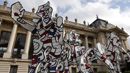 "Welcome Parade" par Jean Dubuffet, devant le Petit Palais à Paris, octobre 2013
 (FRANCOIS GUILLOT / AFP)