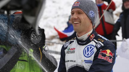 Champagne pour Sébastien Ogier ! (FRANCOIS BAUDIN / AUSTRAL)