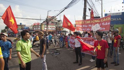 Manifestation antichinoise le 14 mai dans la province de&nbsp;Binh Duong, dans le sud du pays, le 14 mai 2014.&nbsp; (REUTERS)