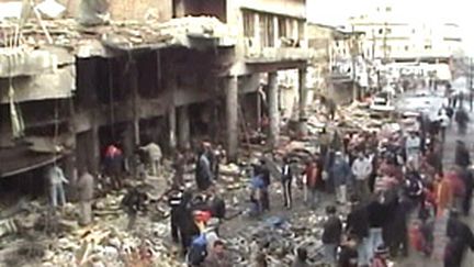 Un immeuble soufflé par l'attentat du 3 février 2007 à Bagdad (au moins 130 morts) (© F2)