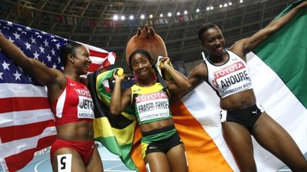 La joie de Murielle Ahoure, médaille d'argent, après le 100 m (ADRIAN DENNIS / AFP)