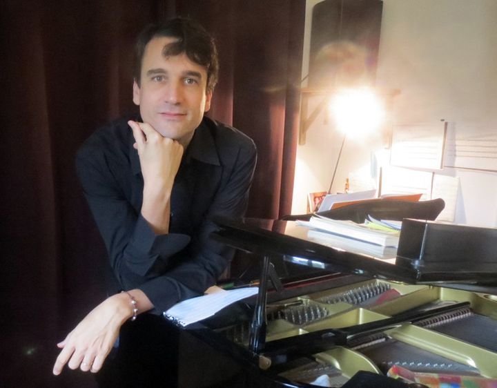 Baptiste Trotignon et son piano, le 10 novembre 2014 en banlieue parisienne
 (Annie Yanbékian)