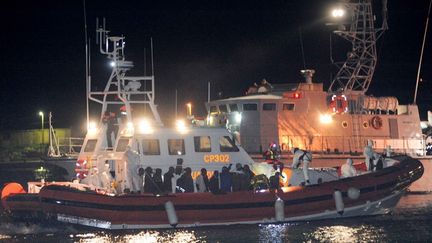 &nbsp; (Les gardes-côtes postés à Lampedusa ont déjà porté secours en pleine mer à 600 migrants vendredi © MaxPPP)