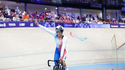 La Française Marie Patouillet sur la piste de Saint-Quentin-en-Yvelines lors des Jeux paralympiques de Paris, le 29 août 2024. (ED SYKES/SWPIX.COM / SIPA)