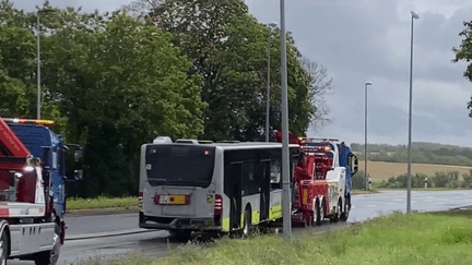 Yvelines : la collision entre un bus et une voiture à contresens fait au moins deux morts et cinq blessés graves (France 2)