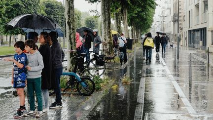 Bordeaux sous la pluie, le 23 mai 2024. (ASTRID LAGOUGINE / HANS LUCAS / AFP)