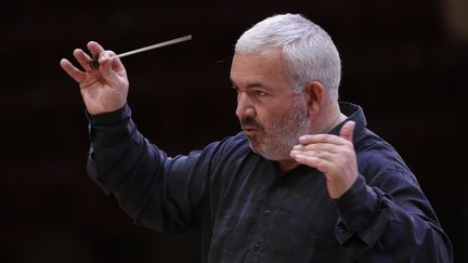 Marc Minkowski, fondateur-directeur des Musiciens du Louvre Grenoble, en répétition le 10 mai 2013 avec la Philharmonie de Vienne
 (Dieter Nagl / AFP)