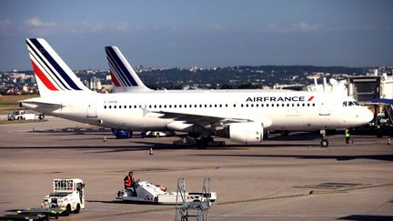 Un appareil d'Air France sur le tarmac de l'a&eacute;roport d'Orly, le 27 f&eacute;vrier 2012. (STEPHANE FRANCES / ONLY FRANCE)