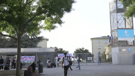 Écoles : une rentrée sous surveillance depuis l’interdiction de l’abaya