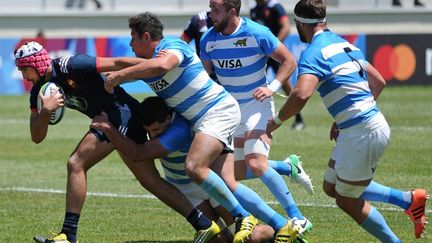 Théo Millet arrêté par les Argentins. (VANO SHLAMOV / AFP)