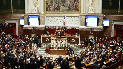 L'Assemblée nationale lors du débat précédant le vote de censure du gouvernement Barnier, à Paris le 4 décembre 2024. (ALAIN JOCARD / AFP)