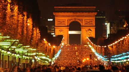 Les Champs-Elysées nocturnes
 (MIGUEL MEDINA/AFP)