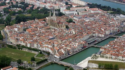 Vue aérienne de Bayonne (Pyrénées-Atlantiques) le 27 juin 2004. (MAXPPP)