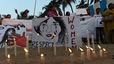 Manifestation &agrave; Bombay (Inde) contre les viols collectifs dans le pays, le 27 d&eacute;cembre 2012. (PUNIT PARANJPE / AFP)