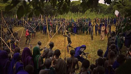 Les litiges ne se règlent plus avec des bâtons de bois mais à coup d’armes à feu. Les premières armes automatiques dont les célèbres Kalachnikov ont fait leur apparition pendant la seconde guerre civile soudanaise (1983-2005). (Carl de Souza / AFP)