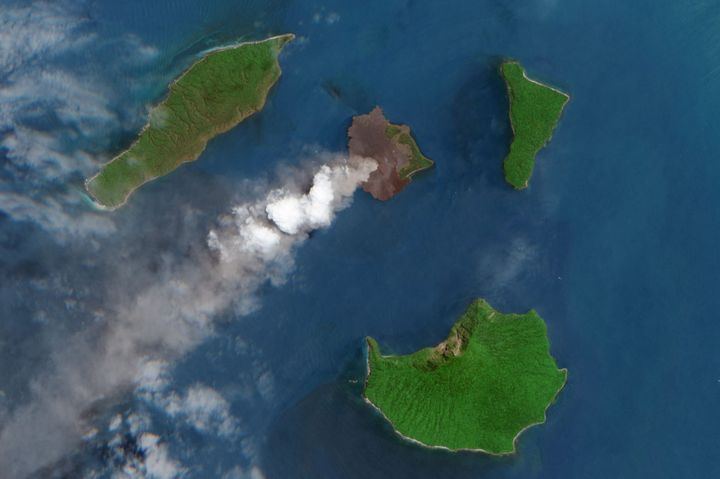 L'éruption du volcan Anak Krakatoa vue du ciel.&nbsp; (MAXPPP)