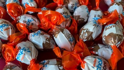 Image d'illustration de chocolats "Schoko Bons" de Kinder, à Paris, le 15 avril 2022. (RICCARDO MILANI / HANS LUCAS / AFP)