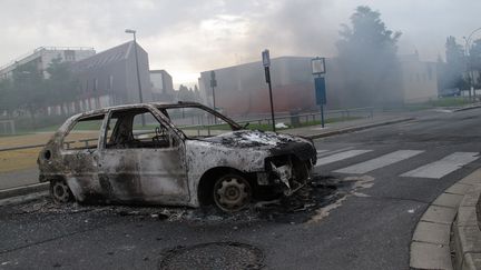 A Amiens-Nord apr&egrave;s une nuit de violences, le 14 ao&ucirc;t 2012. (MAXPPP)