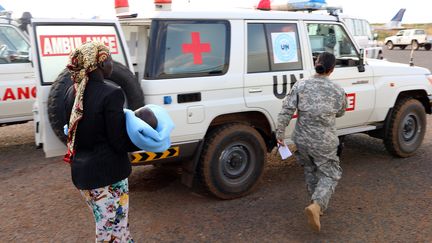 Evacuation de bless&eacute;s de Bor vers Juba, la capitale du Soudan du Sud o&ugrave; les combats se sont intensifi&eacute;s, le 22 d&eacute;cembre 2013. (ROLLA HINEDI / UNMISS)