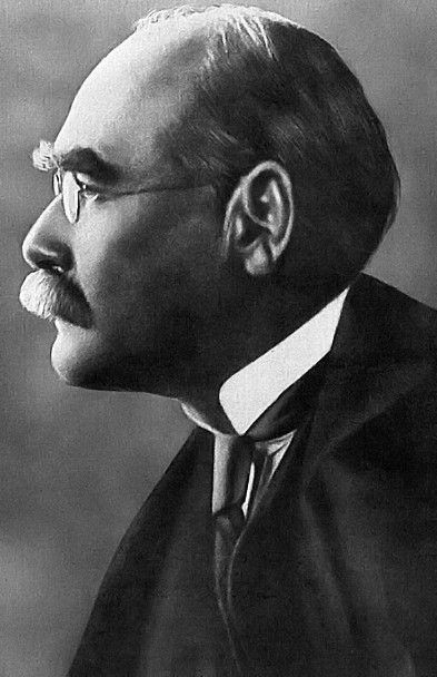 L'écrivain anglais Rudyard Kipling vers 1914 (Anonyme / WIKIMEDIA COMMONS)