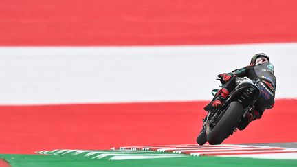 Fabio Quartararo (Yamaha-Petronas) lors de la première séance d'essais libres en Autriche (JOE KLAMAR / AFP)