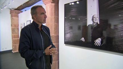 Exposition "Soulages par Nikos Aliagas" au Centre d'art photographique Pierre Soulages de Marcillac (Aveyron) jusqu'au 31 décembre 2022 (France 3 Occitanie)