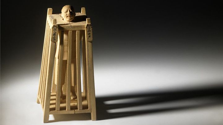 Figurine chinoise : La cage de strangulation
 (Philippe Acger)