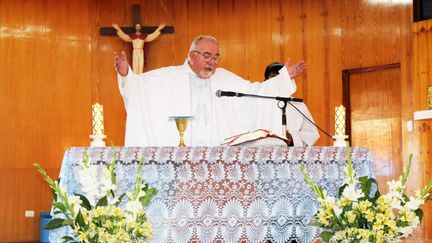 El Padre Humberto au Pérou : "Ceux qui venaient attendent qu'on rouvre la boutique et ceux qui disent&nbsp;"que fait l’Église&nbsp;?"&nbsp;cherchent et trouvent sur les réseaux des émissions qui comblent, en partie, leur soif de sens" (Religiosas Franciscanas de la Inmaculada Concepción)