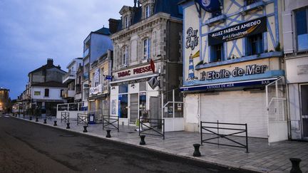 Les Sables-d'Olonne sous couvre-feu, en novembre 2020. (MAGALI COHEN / HANS LUCAS VIA AFP)