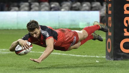 Vincent Clerc inscrit le deuxième essai du Stade Toulousain face au Stade Français (PASCAL PAVANI / AFP)