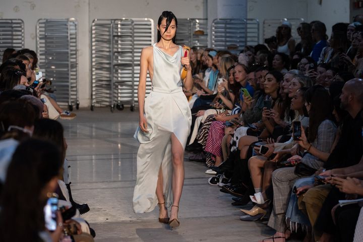 Défilé&nbsp;Bevza printemps-été 2023 à la New York Fashion Week le 13 septembre 2022.&nbsp; (YUKI IWAMURA / AFP)