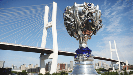 La Coupe de l'Invocateur, trophée du vainqueur des Worlds