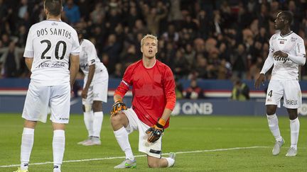 Jonas Lössl a joué avec un maillot sans sponsor. (ERIC BALEDENT / MAXPPP)