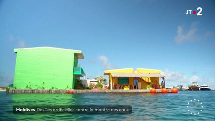 Pour lutter contre la montée des eaux liée au réchauffement climatique, les Maldives ont opté pour la construction d'îles artificielles. (France 2)